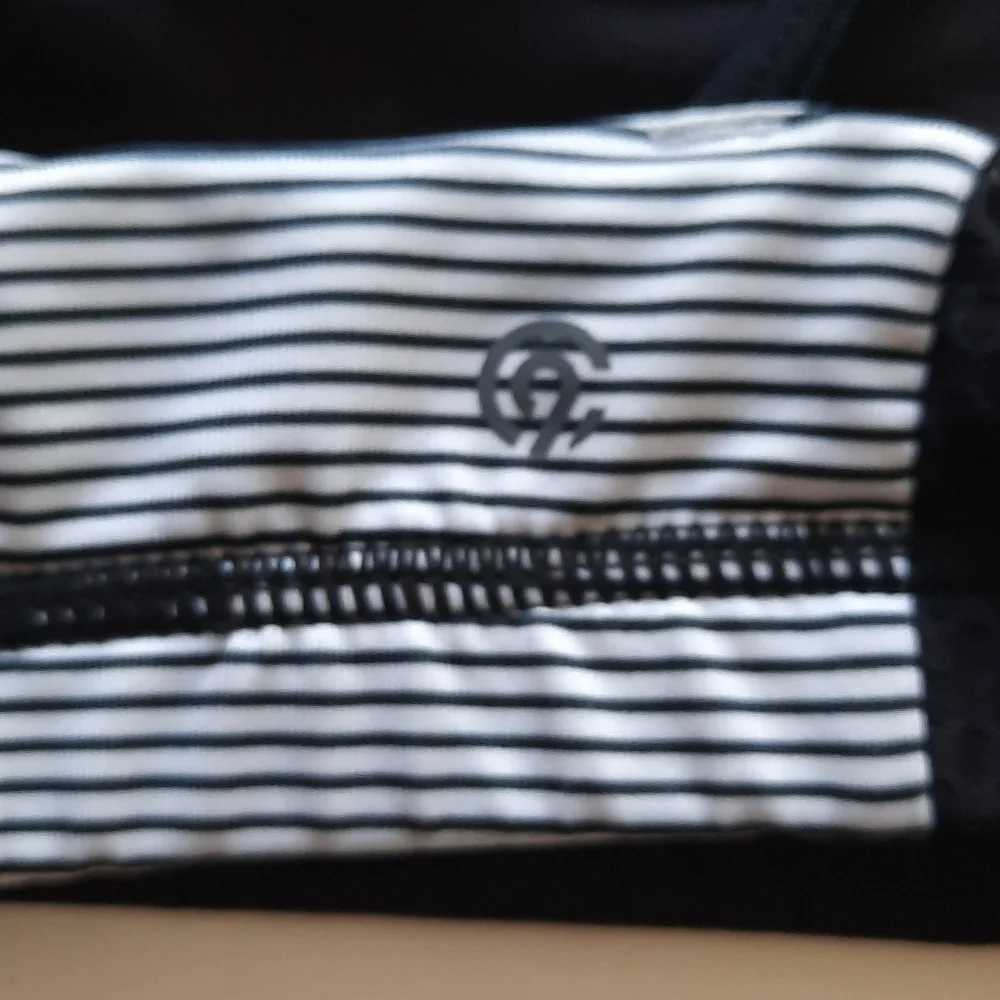 Champion medium 8 10 black white sports bra